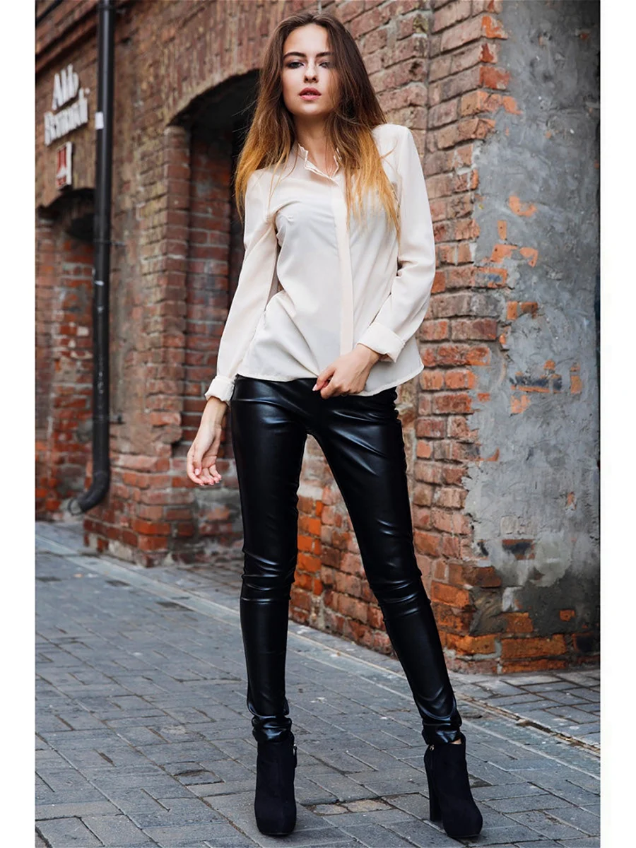 Обоазы с кожаными легинсами