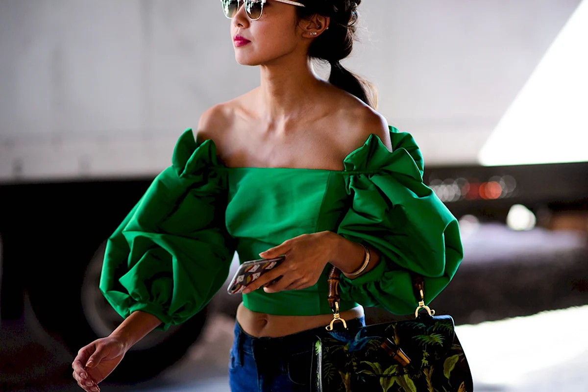 Платье с рукавами буфами streetstyle 2021