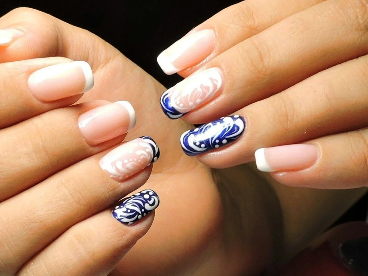 Маникюр дизайн на мягкий квадрат с рисунком