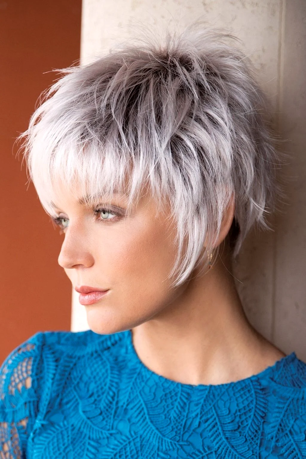 Стрижка «рапсодия»рваная на короткие волосы