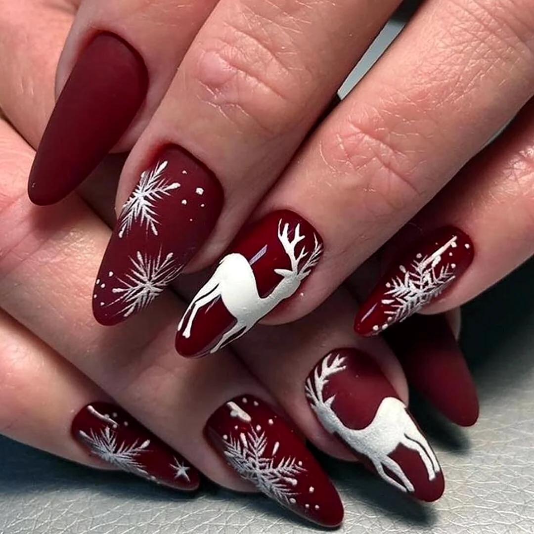 Новогодний маникюр