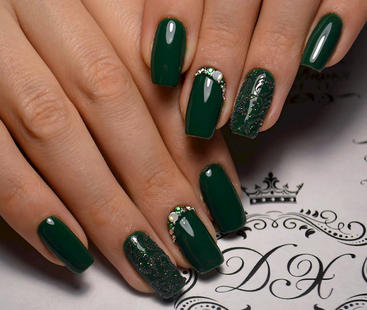 Темно зеленый цвет гель лака