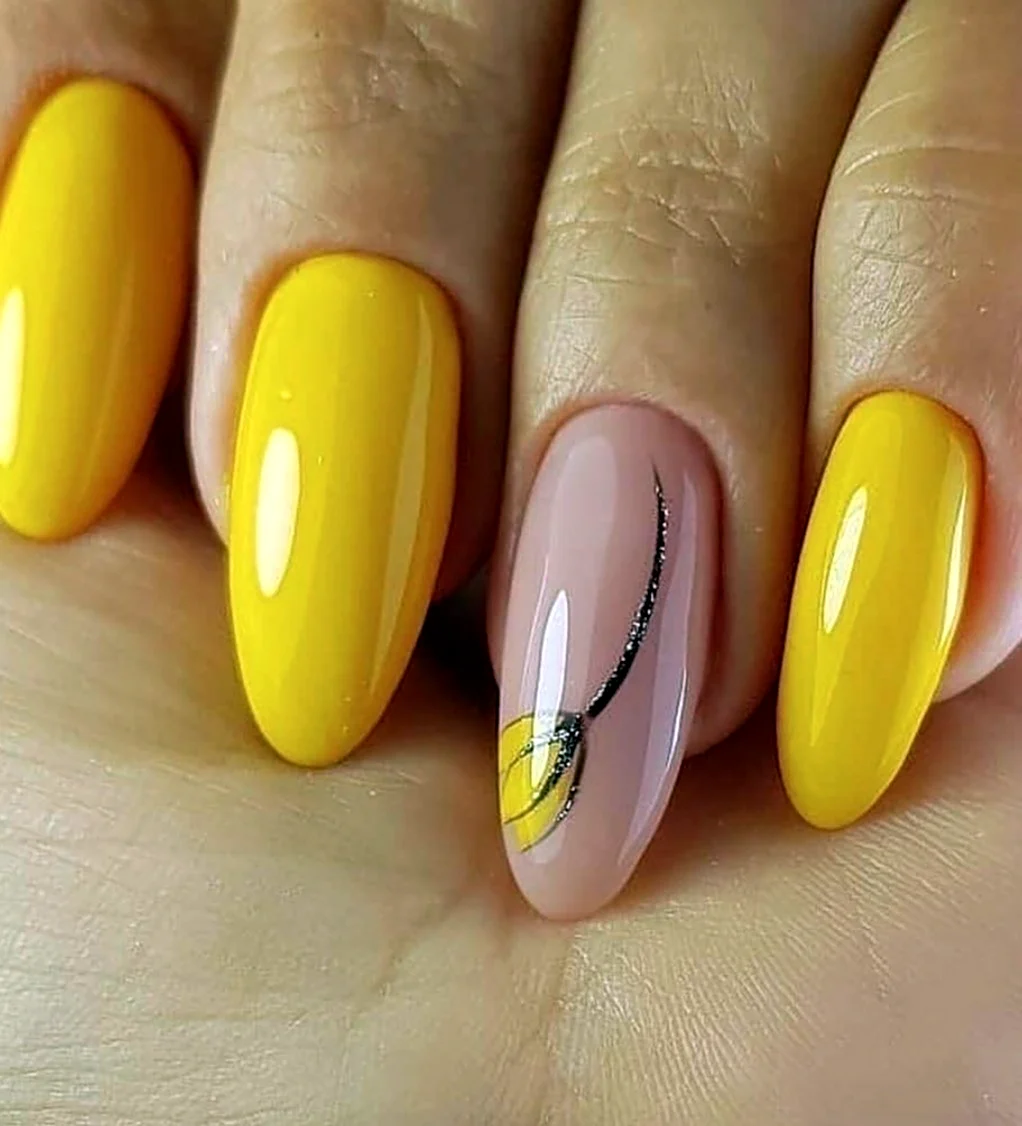 Жёлтый маникюр