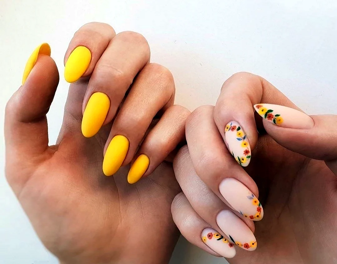 Жёлтый маникюр на овальные ногти
