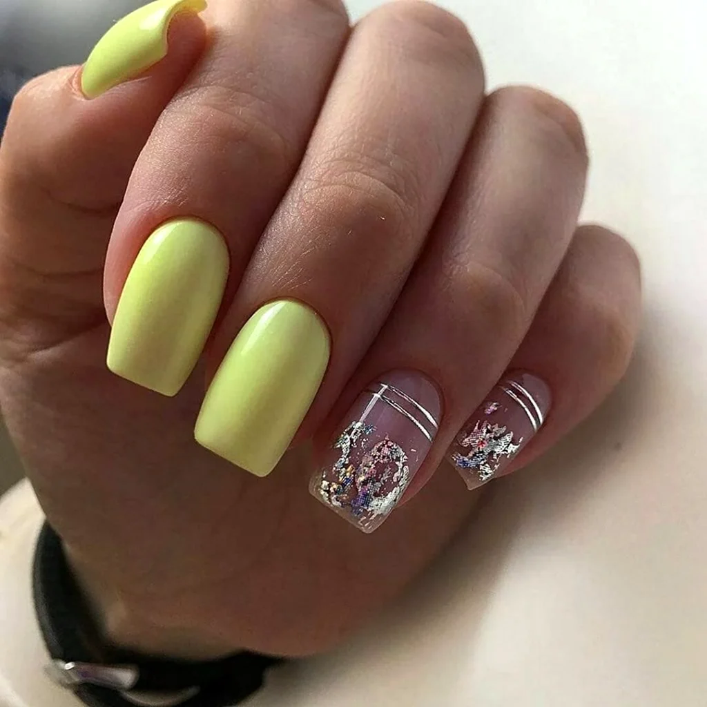 Нежно желтый маникюр