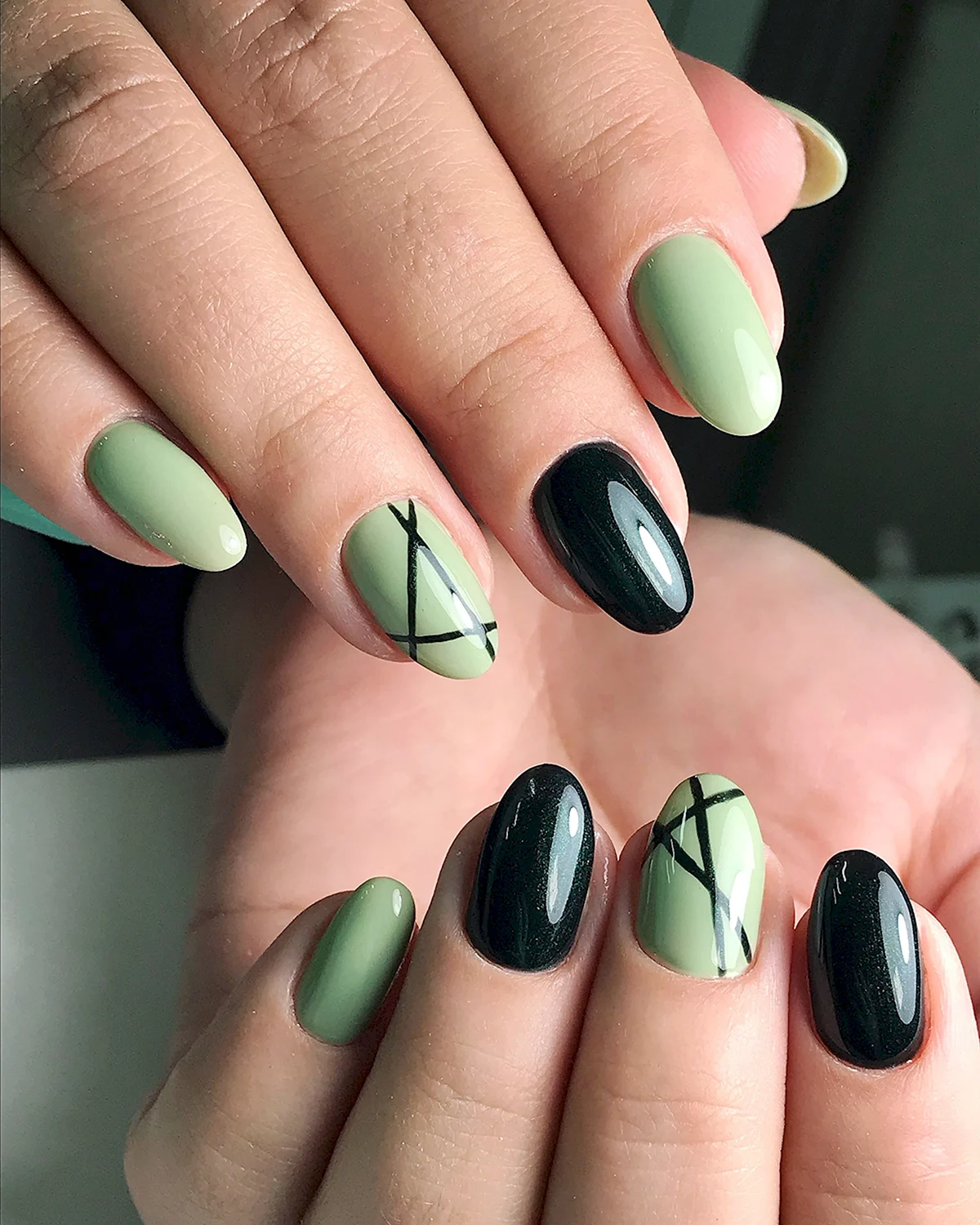 Оливковый маникюр