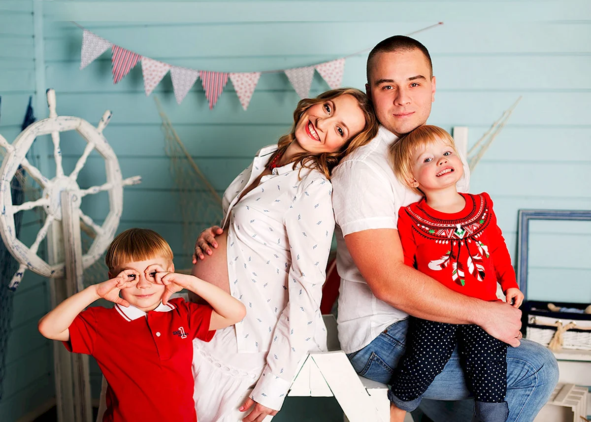 Семейная фотосессия в студии идеи