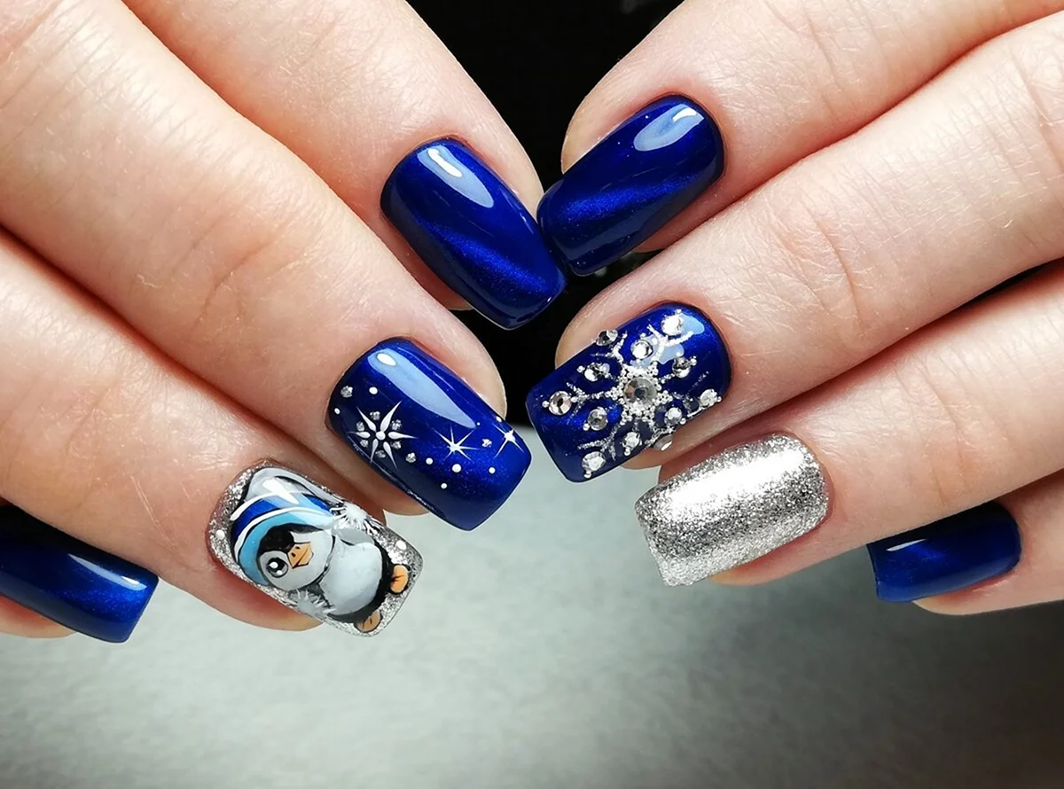 Маникюр на новый год синий