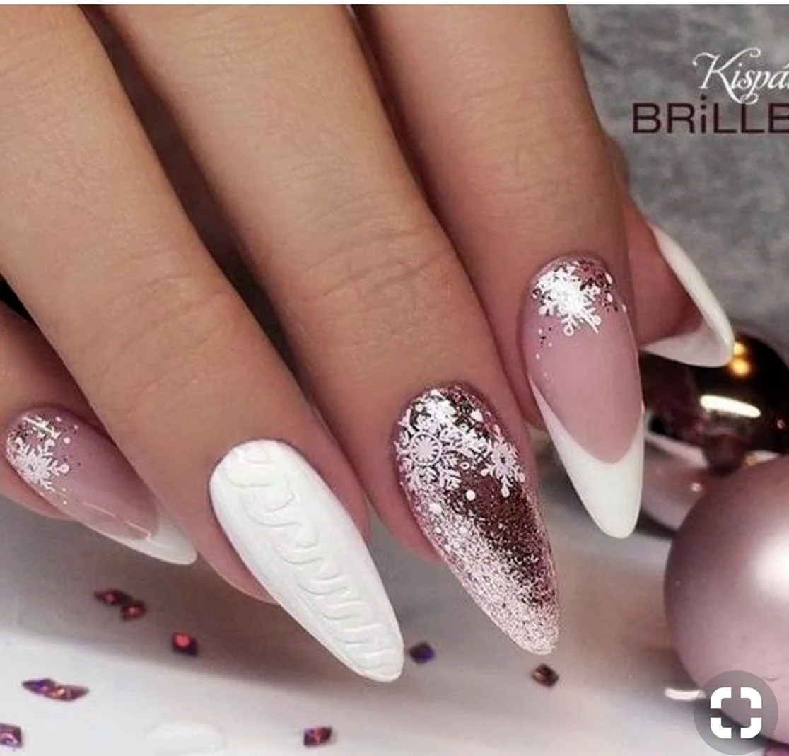 Длинные новогодние ногти овал