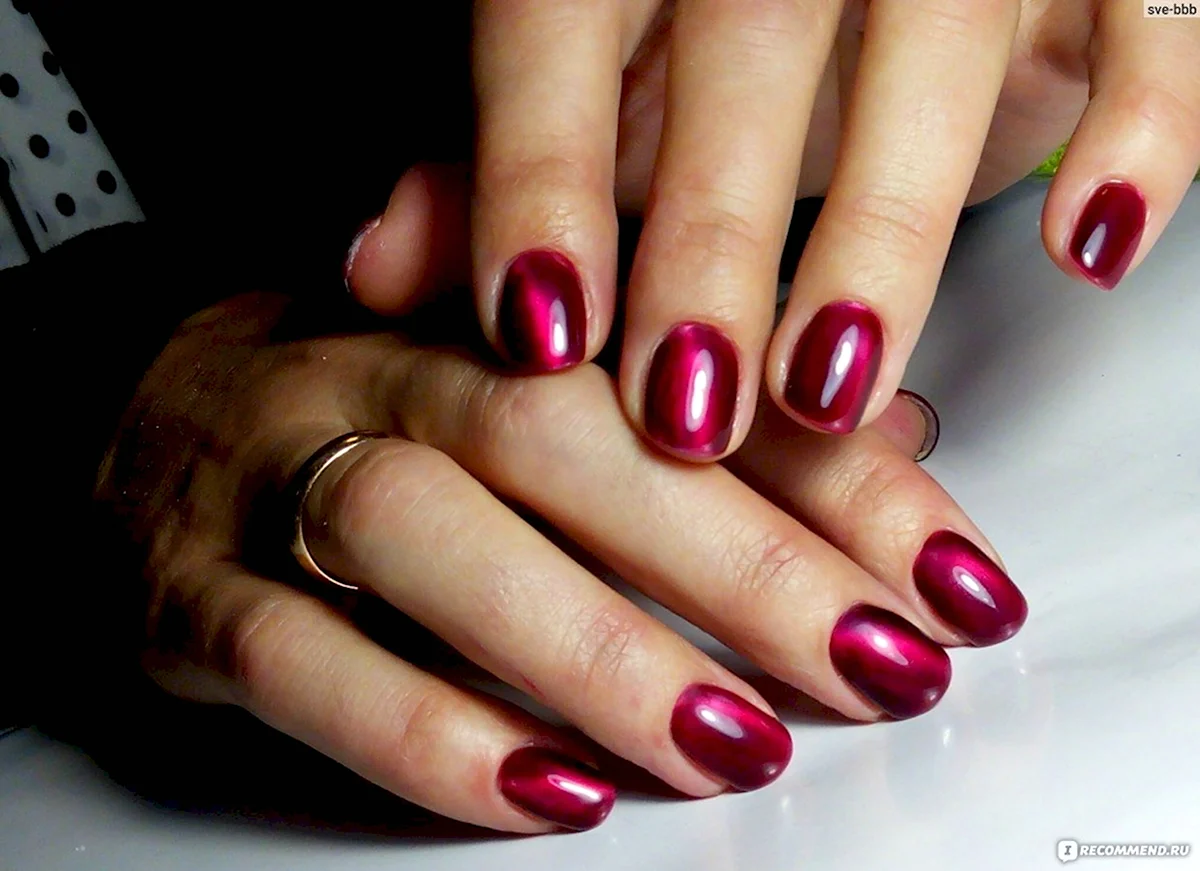 Маникюр кошачий глаз розовый