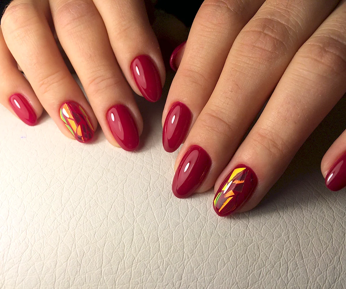 Красный маникюр