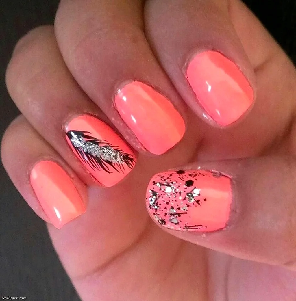 Маникюр к коралловому платью