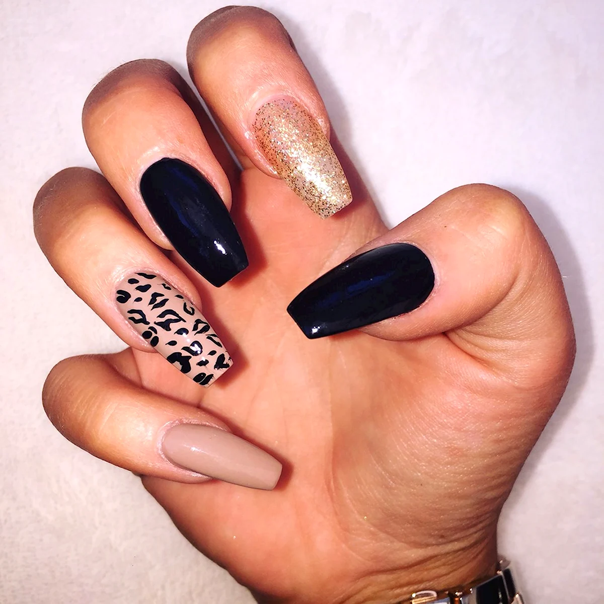 Маникюр черный с леопардовым