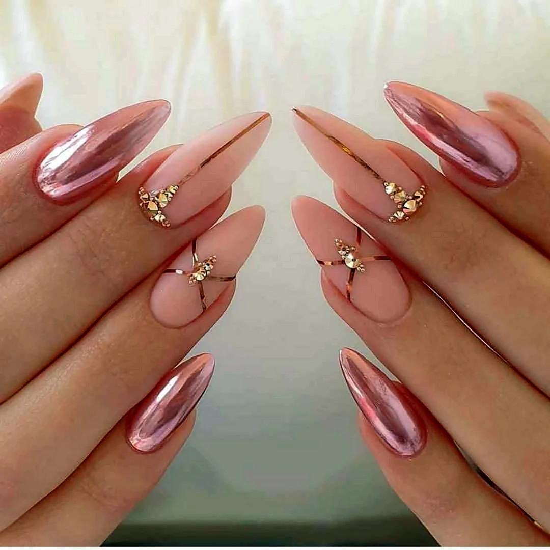 Маникюр на длинные острые ногти нежный