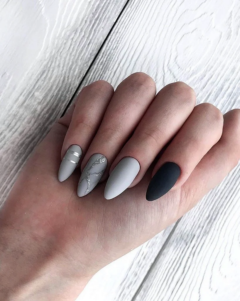 Серые матовые ногти