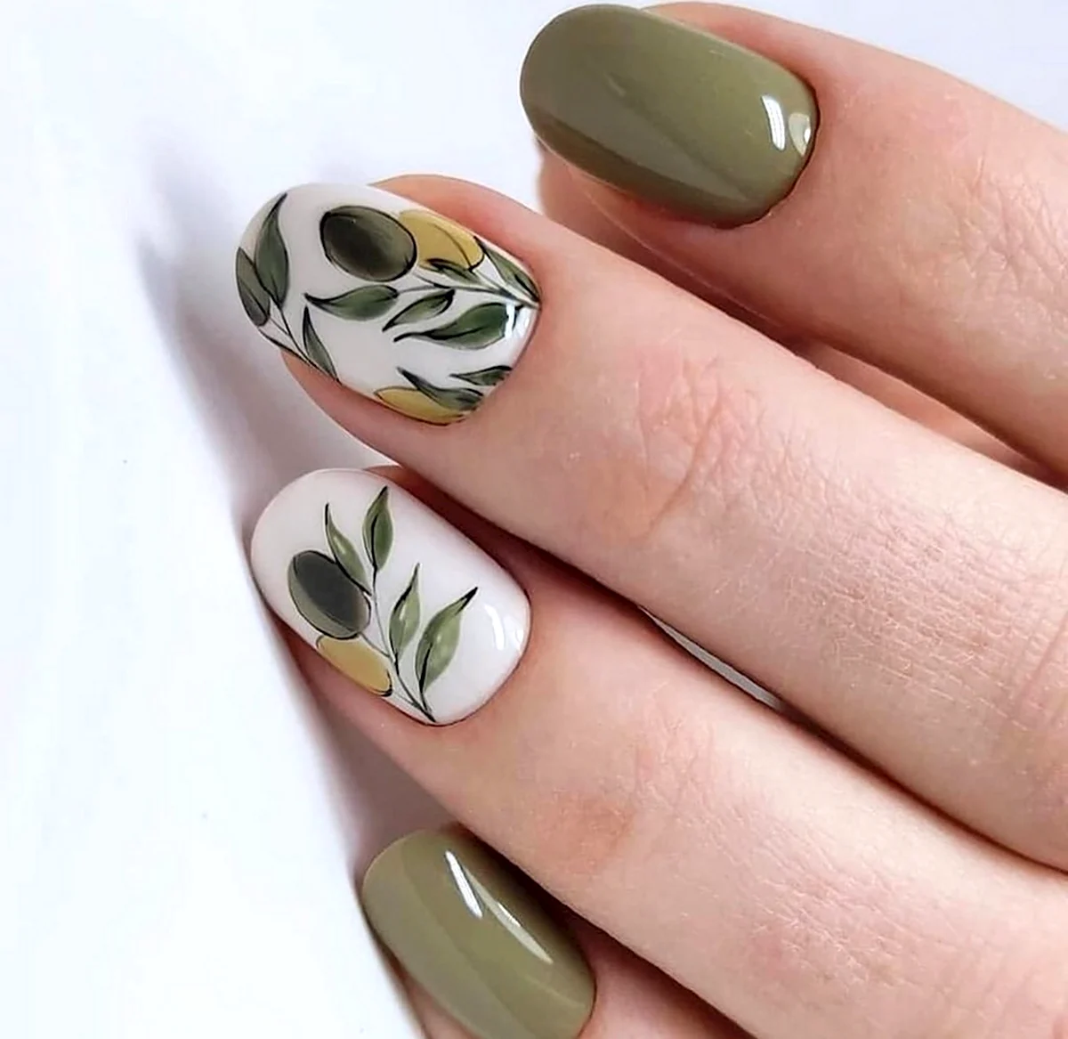 Оливковые ногти