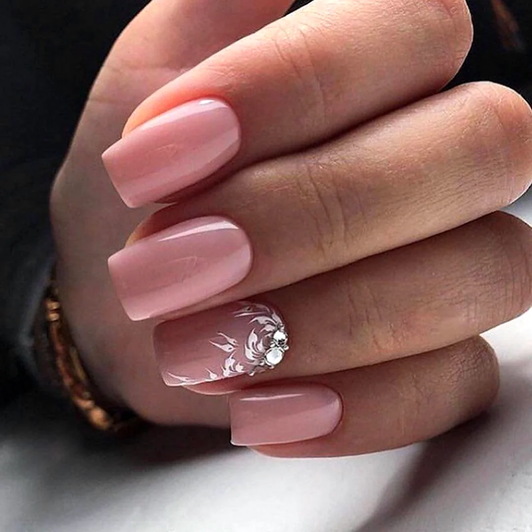 Нежно розовый маникюр