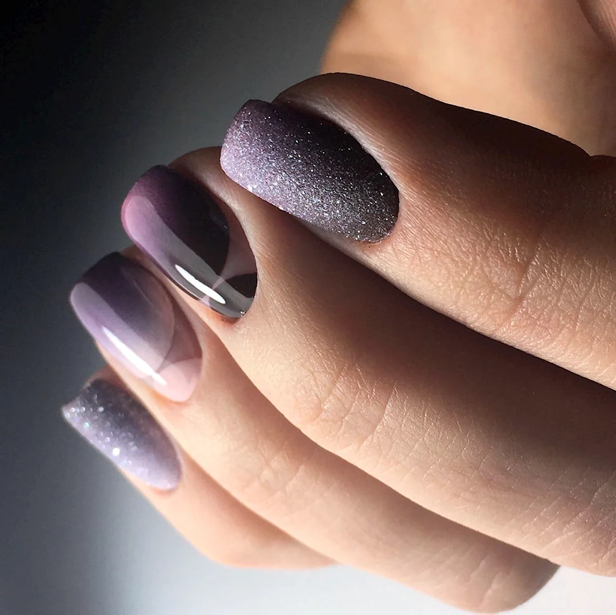 Темно серый маникюр