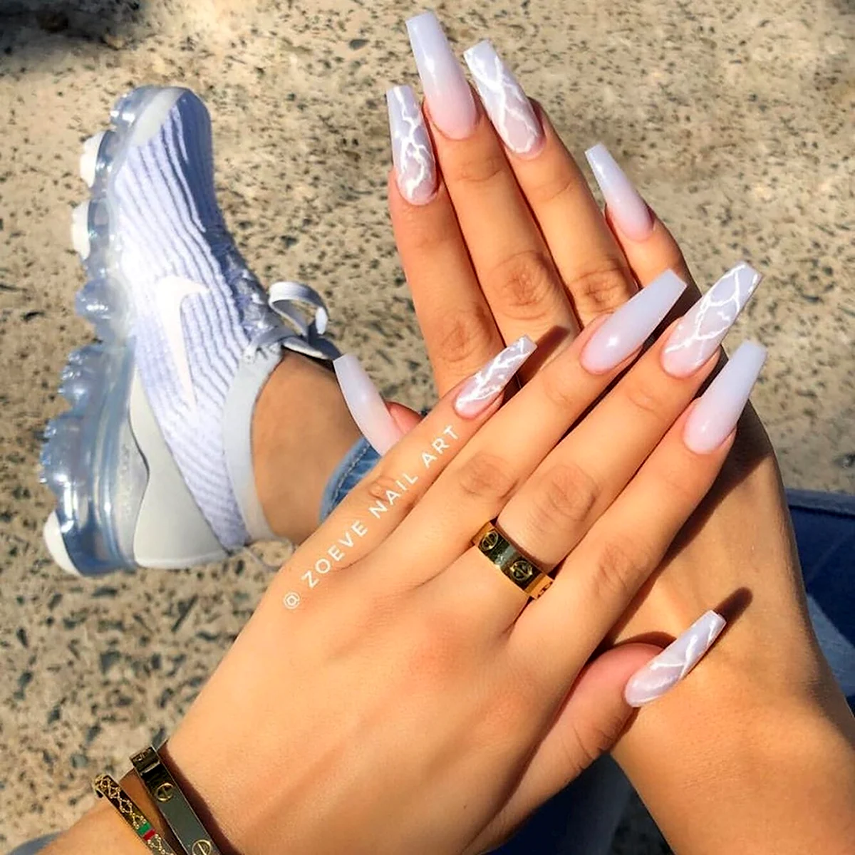 Белый маникюр на длинные ногти