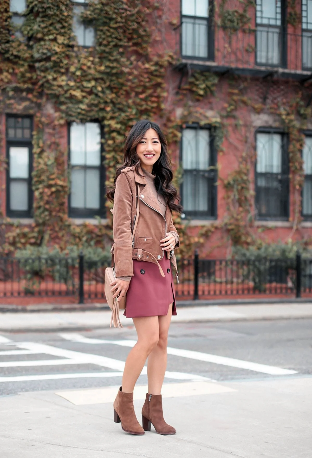 Коричневые ботильоны с юбкой