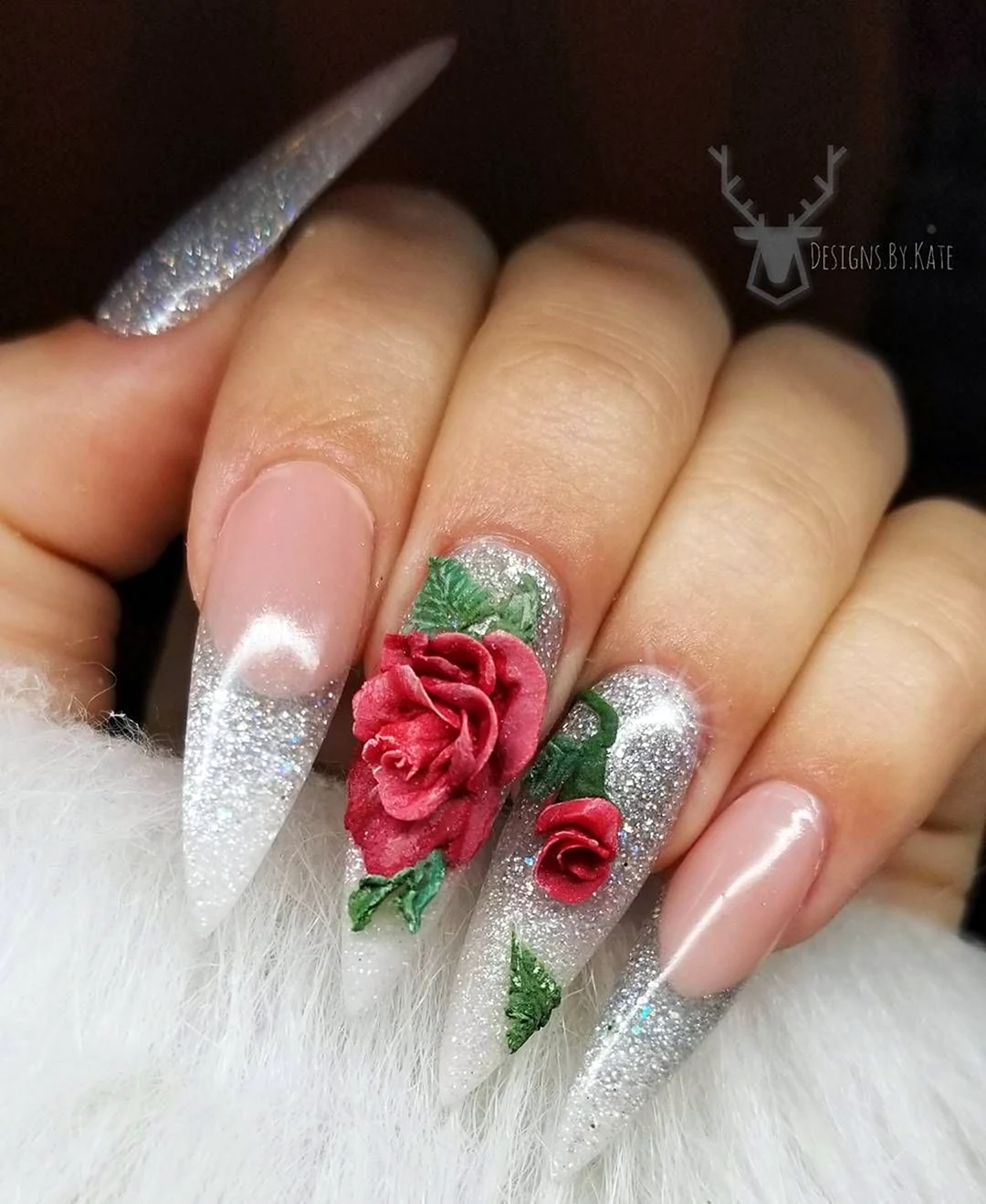 Маникюр с розами на длинные ногти