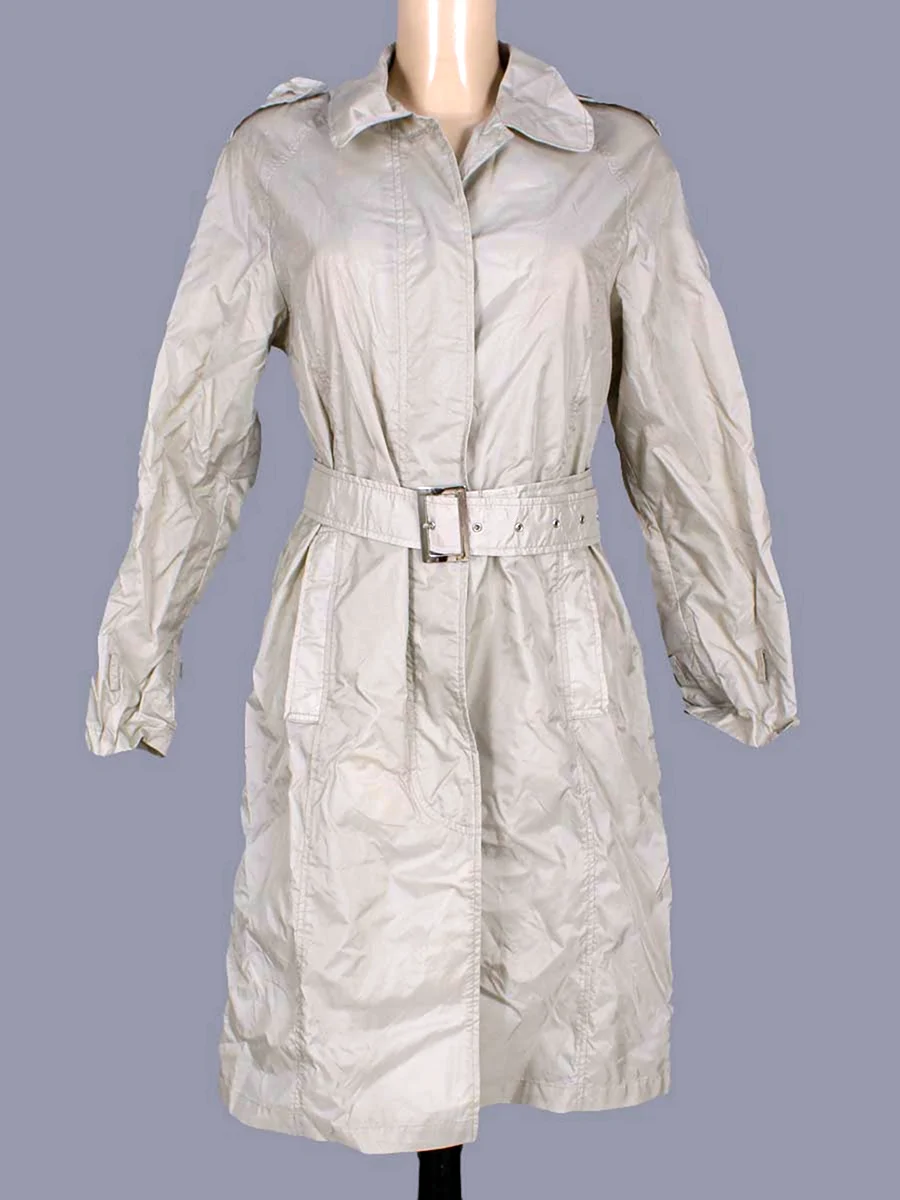 Бежевый плащ