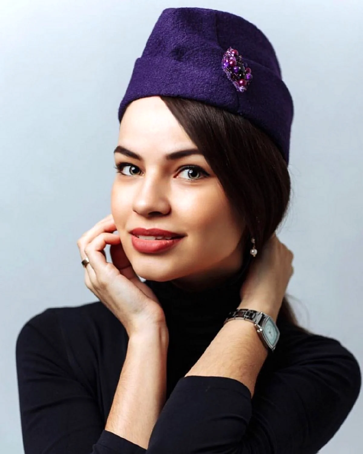 Шапка пилотка женская