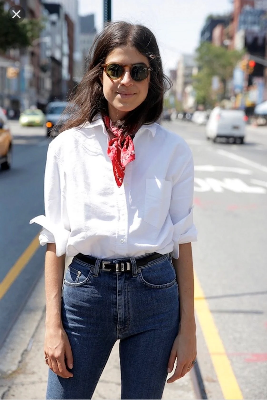 Белая рубашка поверх