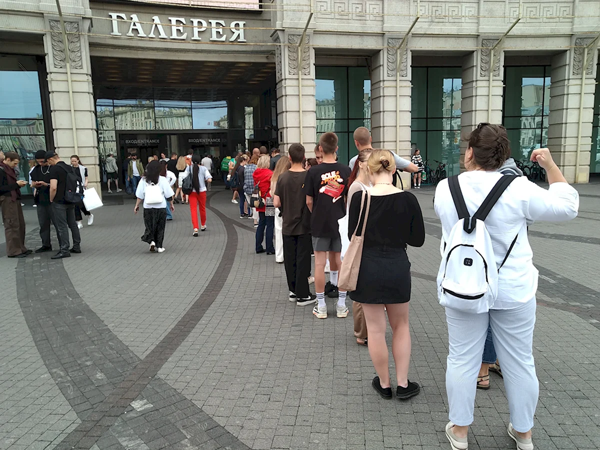 СПБ очередь в h&m