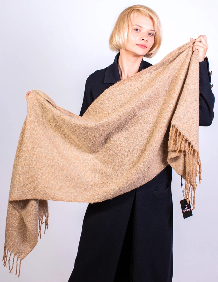 Бежевый палантин