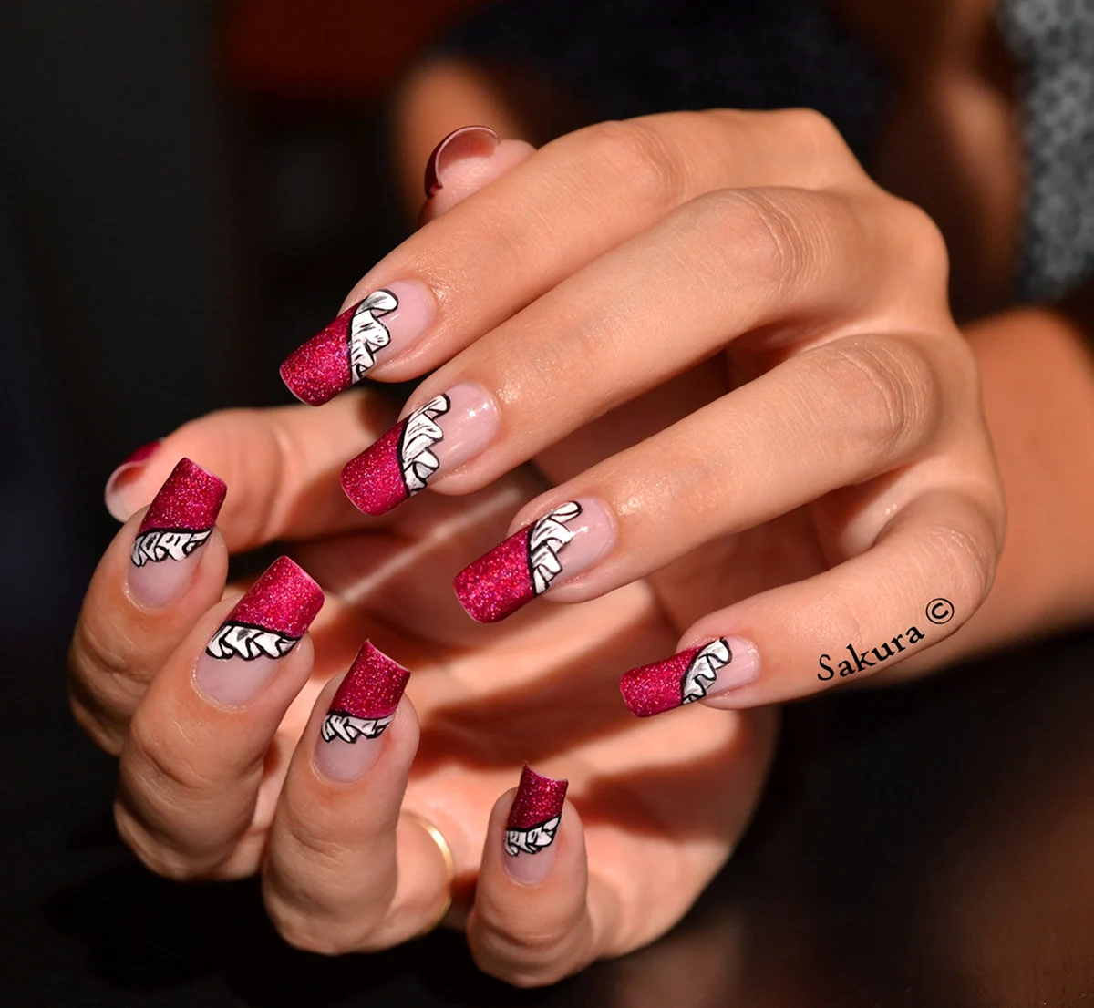 Красный френч на ногтях