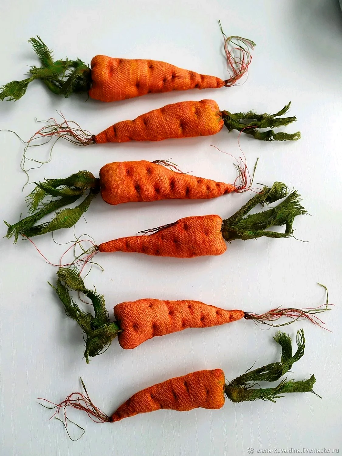 Новогодняя игрушка морковка