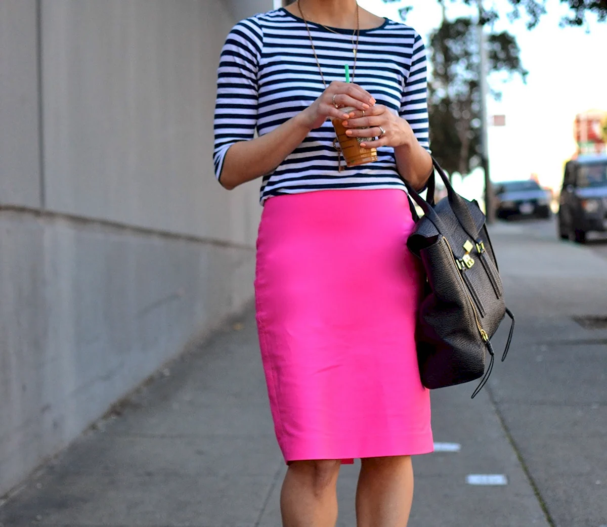 Ярко розовая юбка карандаш
