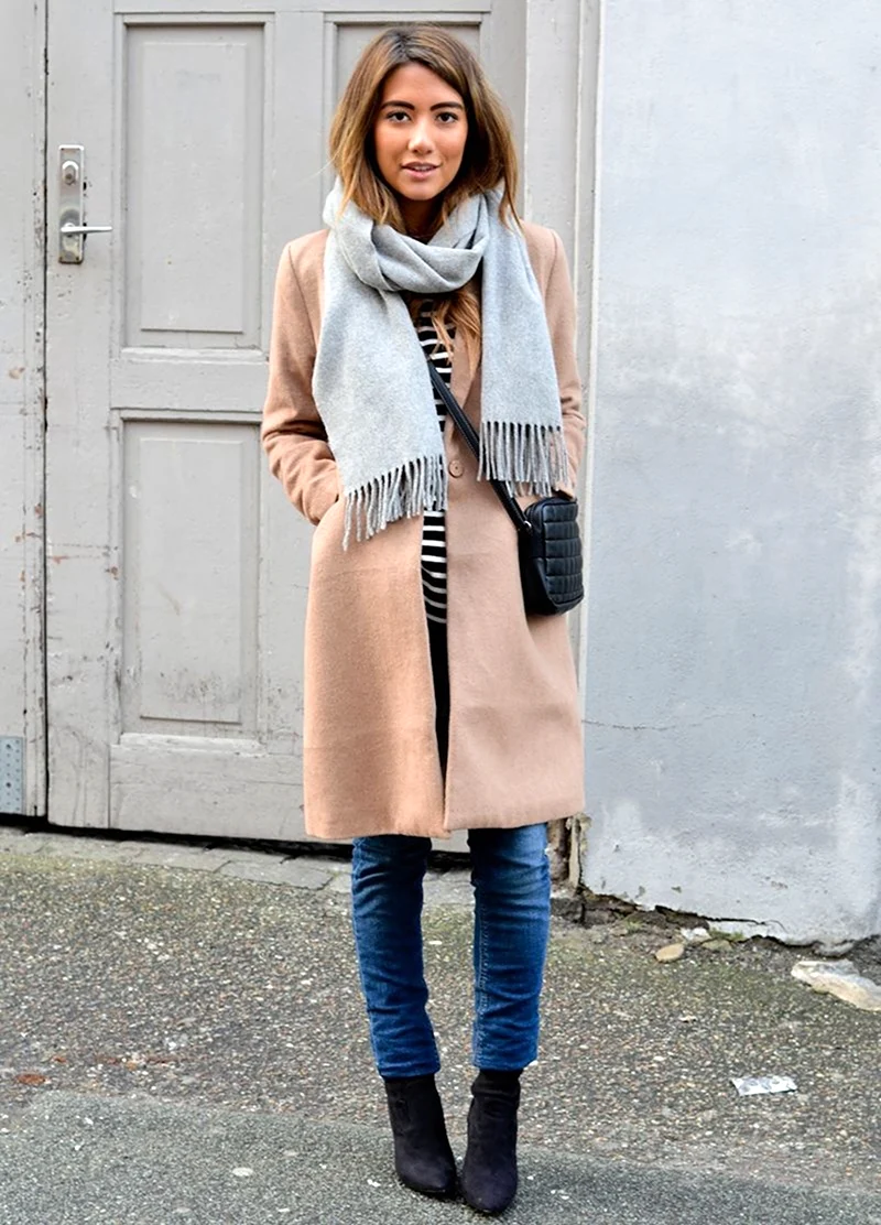 Пальто с шарфом