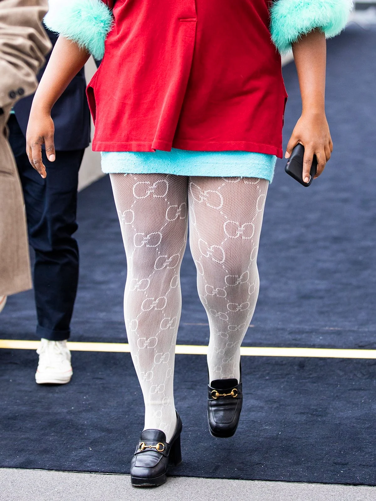 Boy in White Tights and туфлях