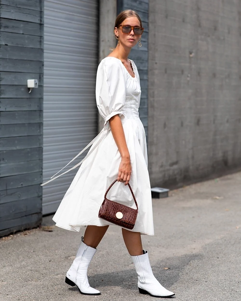 Белые ботинки с платьем