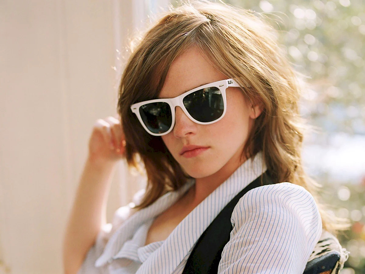 Эмма Уотсон в очках