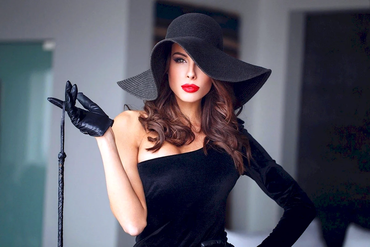 Девушка в шляпе