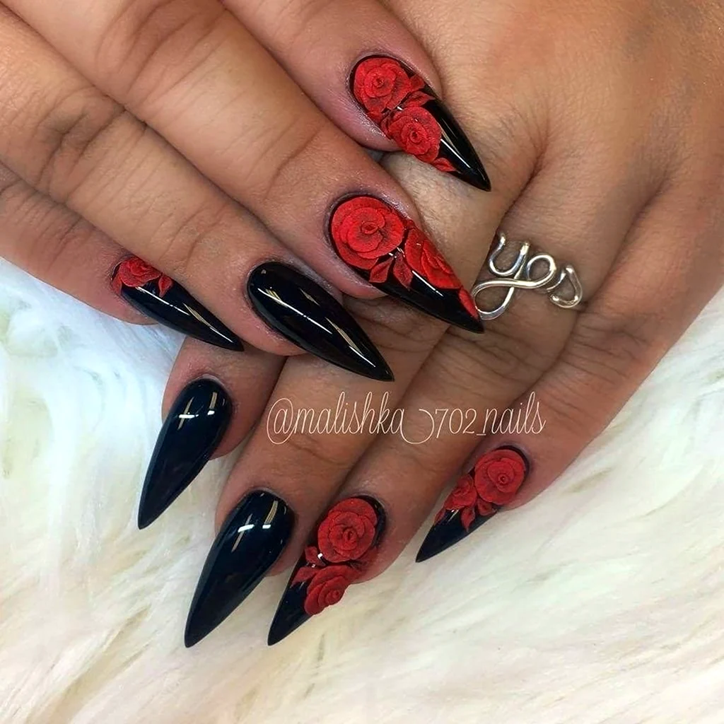 Ногти черные с красным острые