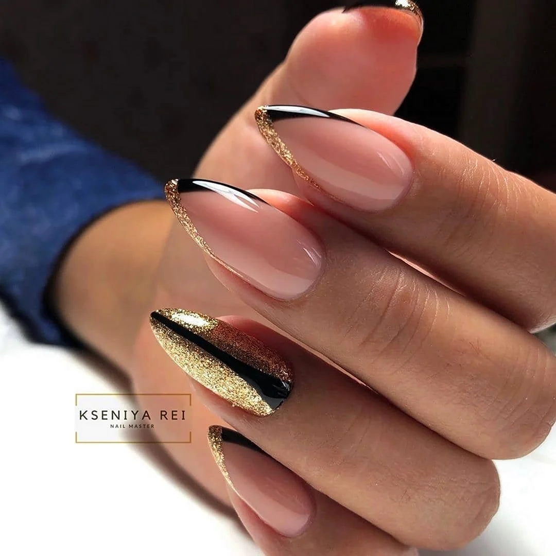 Золотой френч 2022 на миндалевидных