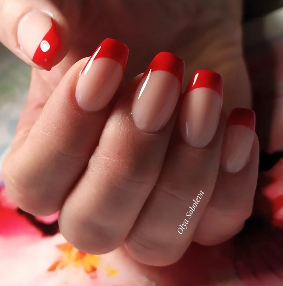 Красивый яркий френч на квадратные ногти