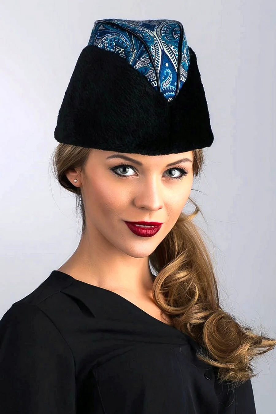 Женские головные уборы