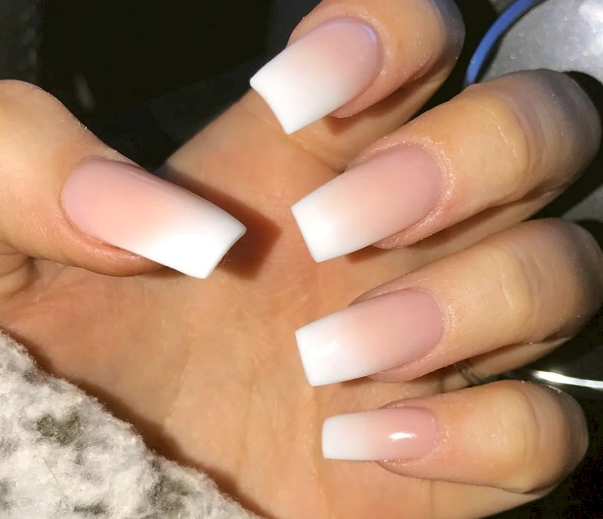 Наращивание ногтей квадратной формы