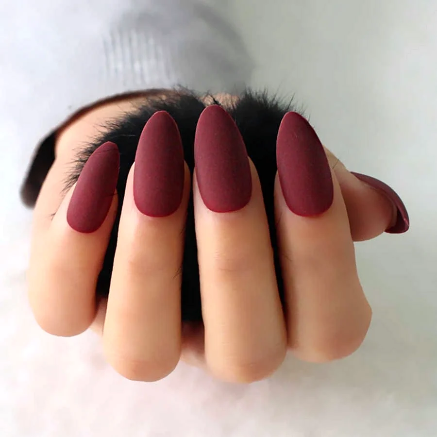 Матовый овальный маникюр