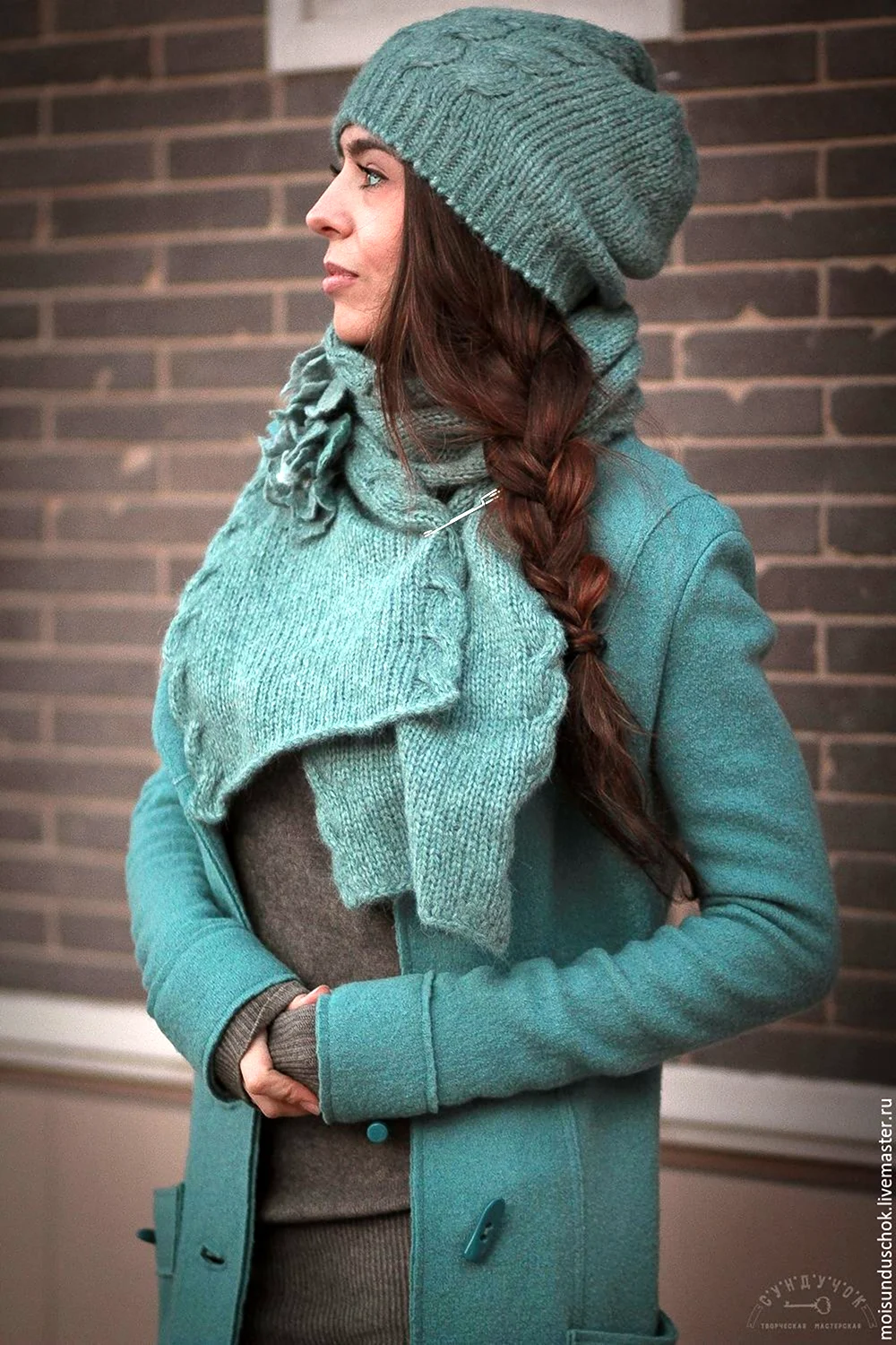 Шапка бирюзового цвета