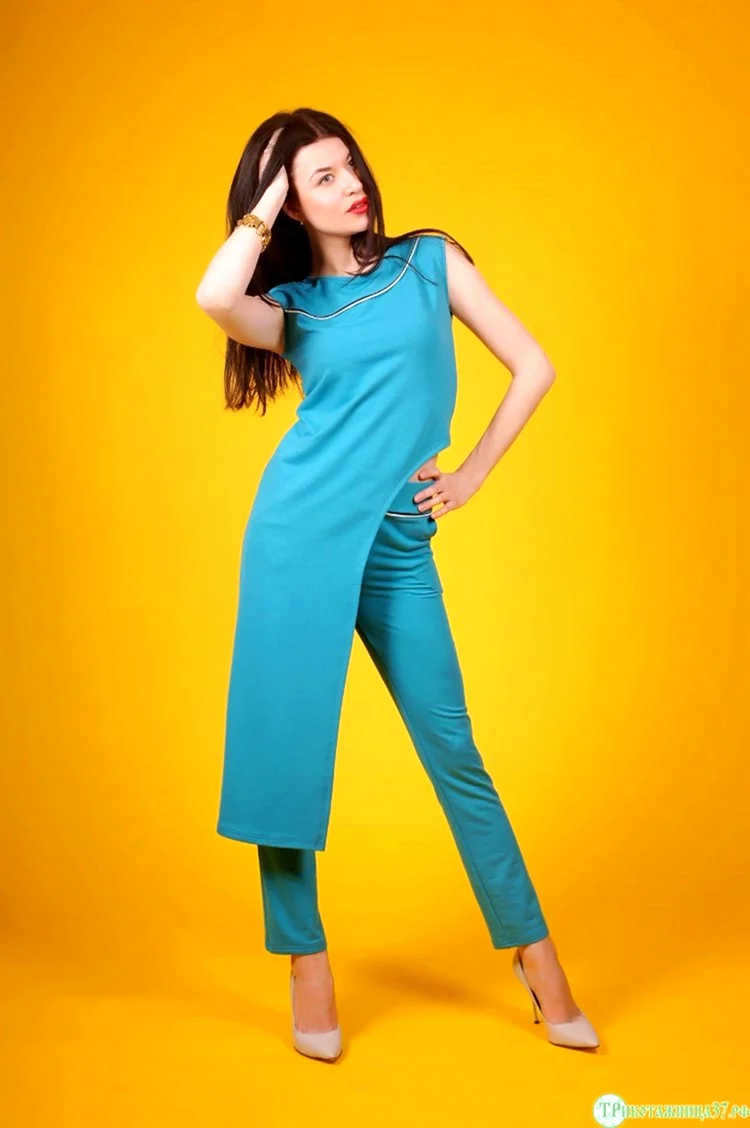 Летний брючный костюм