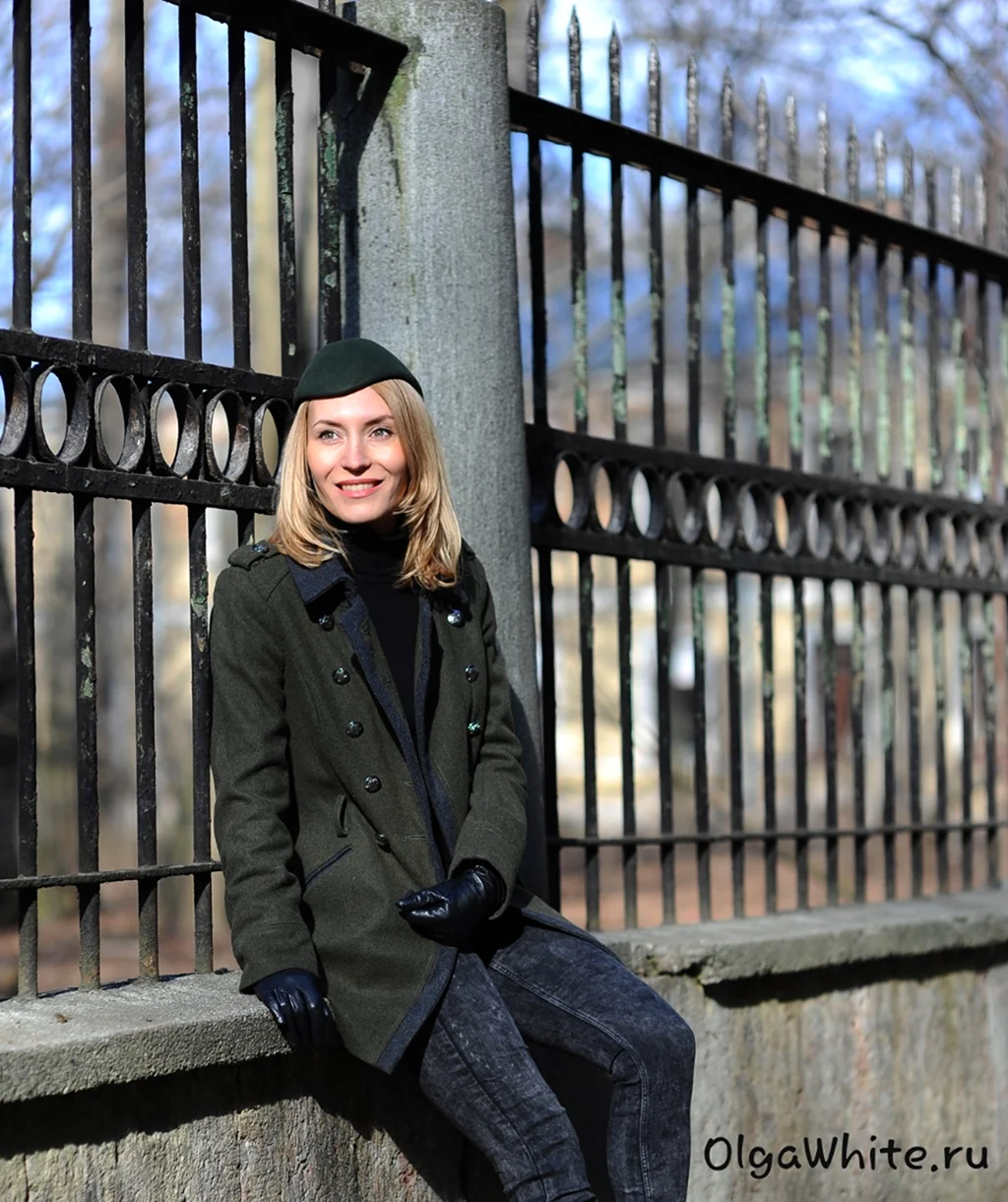 Пилотка с пальто