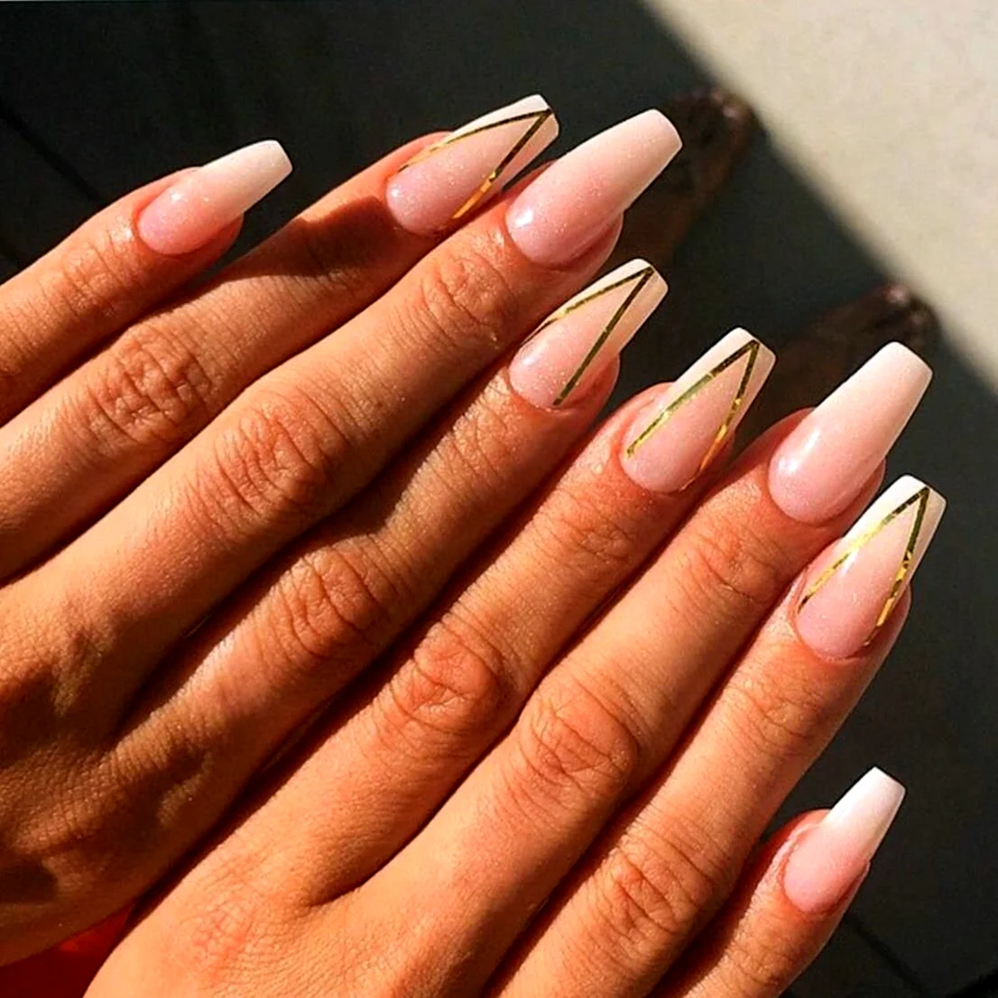 Натуральный маникюр на длинных ногтях