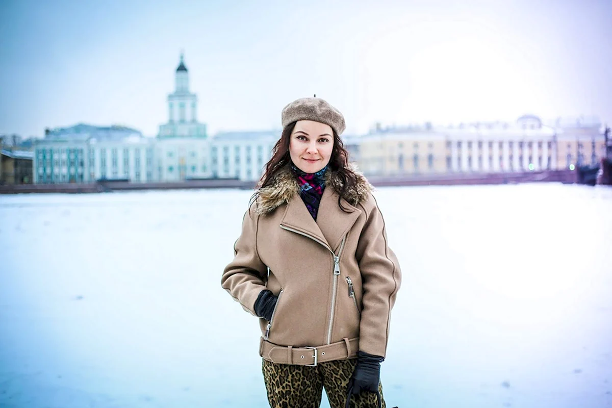 Девушка в Питере зимой
