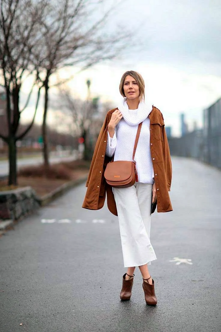 Образы с коричневой сумкой